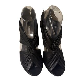 Vera Wang Lavender Heels Size 7.5 M Black Open Toe
Leather Zip Made In Italy